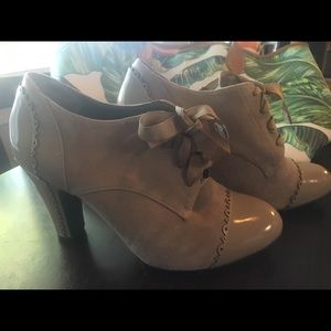 Gianni Bini Tan Lace-Up Heel Bootie 7.5